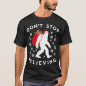Funny Bigfoot Santa Christmas Design Tシャツ (正面)