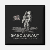 Funny Bigfoot Sasquatch Space Sasquanaut  マグネット (正面)