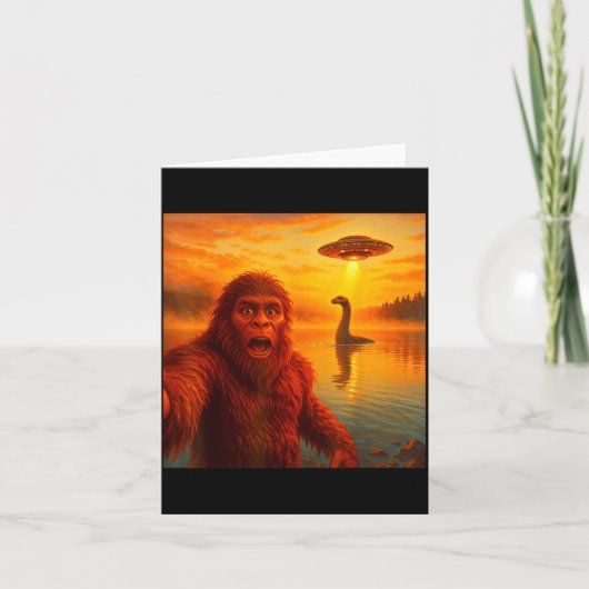 Funny Bigfoot Selfie With Loch Ness Monster And Uf カード (正面)