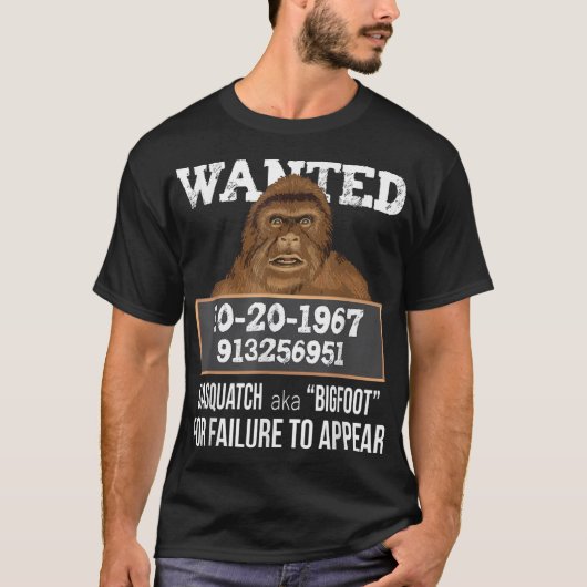 Funny Bigfoot Wanted Poster Design Tシャツ (正面)