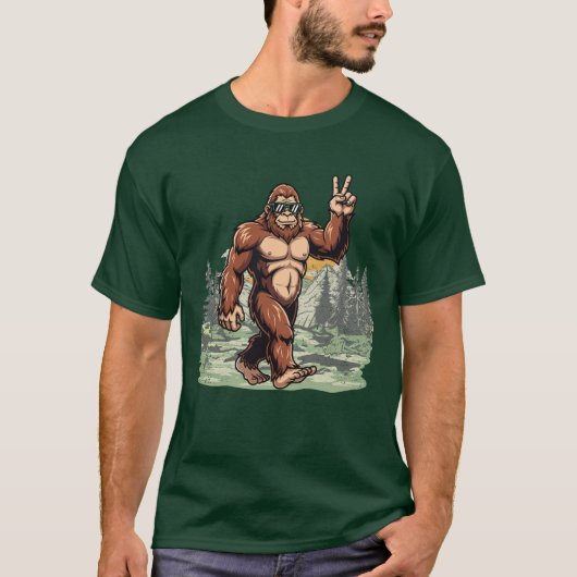 Funny Bigfoot Wearing Sunglasses Forest Design Tシャツ (正面)