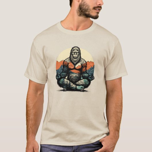 Funny Bigfoot Yoga Meditation Humor Believer Tee Tシャツ (正面)