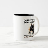 Funny Black Cat Coffee Spelled Backwards is Eeffoc ツートーンマグカップ (正面右)