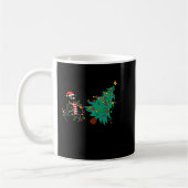Funny Black Cat Gift Pushing Christmas Tree Over C コーヒーマグカップ (左)