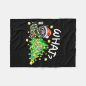 Funny Black Cat Gift Pushing Christmas Tree Over C フリースブランケット (正面(横))