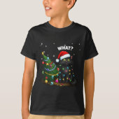 Funny Black Cat Pushing Christmas Tree  Tシャツ (正面)