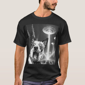 Funny Blue Heeler Alien UFOaking a Sie Dog Mom Dad Tシャツ