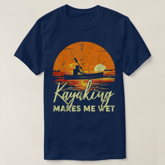 Funny Boating Lake Retro Sunset Kayaking Makes Me Tシャツ (デザイン正面)
