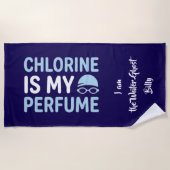 Funny Bold Typographic Swimmer Design ビーチタオル (正面)