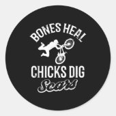 Funny Bones Heal Chicks Dig S Bmx Biking ラウンドシール (正面)