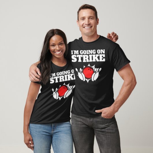Funny Bowling Pun I'M Going On Strike Tシャツ (ユニセックス)