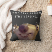 Funny Brain Loading Meme – Relatable Humorous Art クッション (ブランケット)