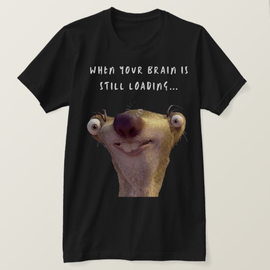 Funny Brain Loading Meme – Relatable Humorous Art Tシャツ (デザイン正面)