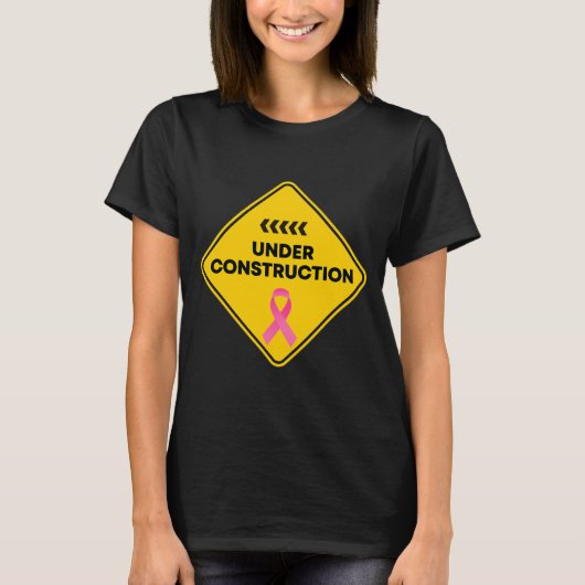 Funny Breast Cancer Under Construction Tシャツ (正面)