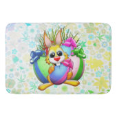 Funny Bunny biting an Easter Egg バスマット (正面)