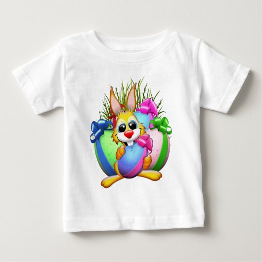 Funny Bunny biting an Easter Egg ベビーTシャツ (正面)