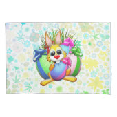 Funny Bunny biting an Easter Egg 枕カバー (正面)