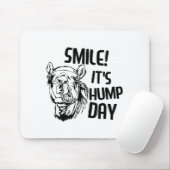 Funny Camel Smile! It's Hump Day Funny Hump Day マウスパッド (マウス)