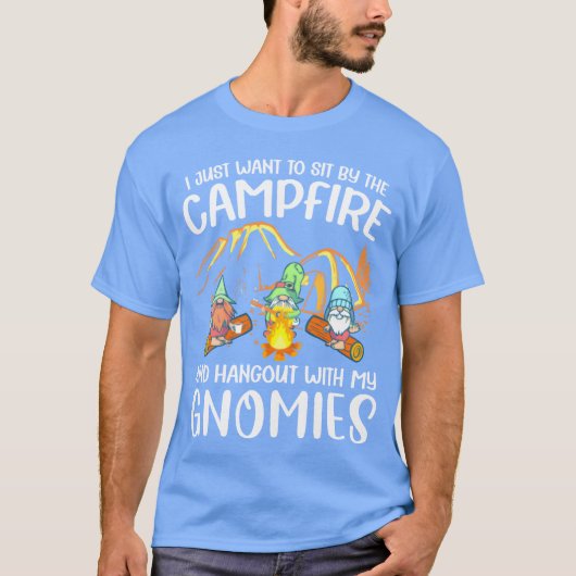 Funny Camping Gnome Hangout With My Gnomies Campfi Tシャツ (正面)
