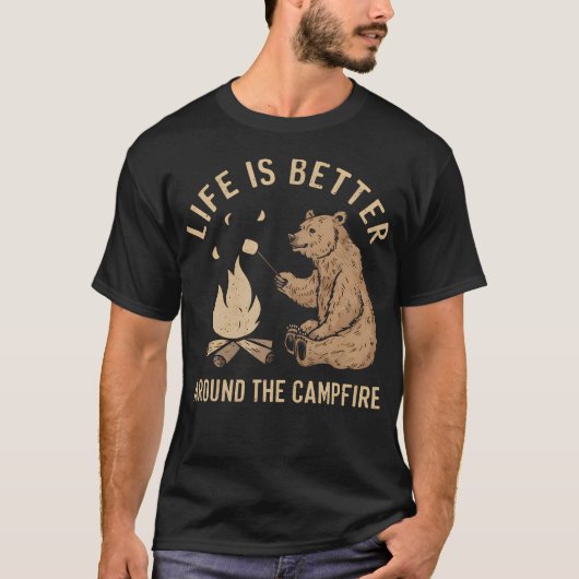 Funny Camping Life Is Better Around The Campfire B Tシャツ (正面)