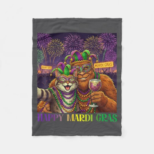 Funny Cat Bigfoot Selfie Mardi Gras Carnival Party フリースブランケット (正面)