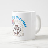 Funny Cat Cleaning with Colorful Feather Brusht ジャンボコーヒーマグカップ (正面右)