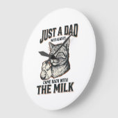 Funny Cat Dad Came Back With The Milk Vintage Shir ラージ壁時計 (傾斜)