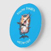 Funny Cat Freak'n Meow Out ラージ壁時計 (傾斜)