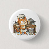 Funny Chef Cat Messy Kitchen Button 缶バッジ (正面)