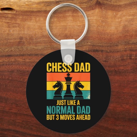 Funny Chess Dad Like Normal Dad Three Moves Ahead  キーホルダー (正面)