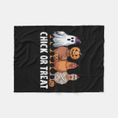 Funny Chick Or Treat Chickens Ghost Witchy Hallowe フリースブランケット (正面(横))