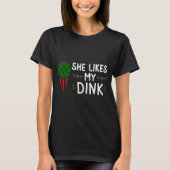 Funny Christmas Ckleball She Likes My Drink Outfit Tシャツ (正面)