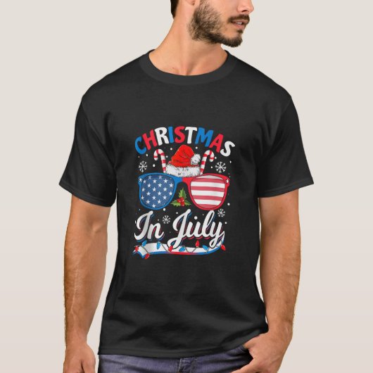 Funny Christmas In July Summer Beach Hawaii Santa  Tシャツ (正面)