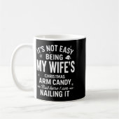 Funny Christmas It's Not Easy Being My Wife's Arm  コーヒーマグカップ (左)