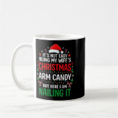 Funny Christmas Its Not Easy Being My Wife's Arm C コーヒーマグカップ (左)