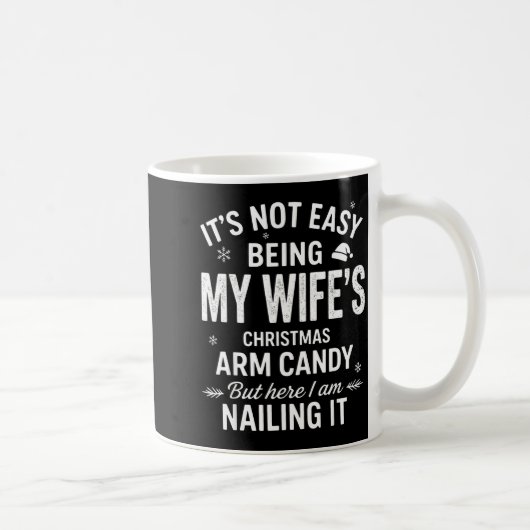 Funny Christmas Its Not Easy Being My Wife's Arm C コーヒーマグカップ (右)