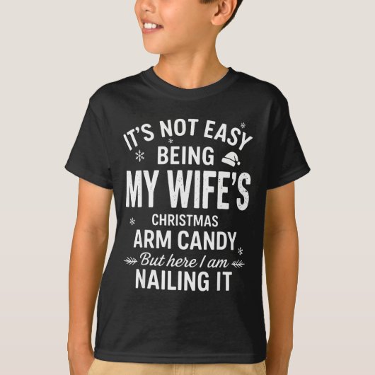 Funny Christmas It's Not Easy Being My Wife's Arm  Tシャツ (正面)