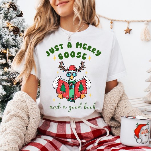Funny Christmas Just a Merry Goose and a Good Book Tシャツ