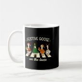 Funny Christmas Silly Goose Meme Festive Goose On コーヒーマグカップ (左)