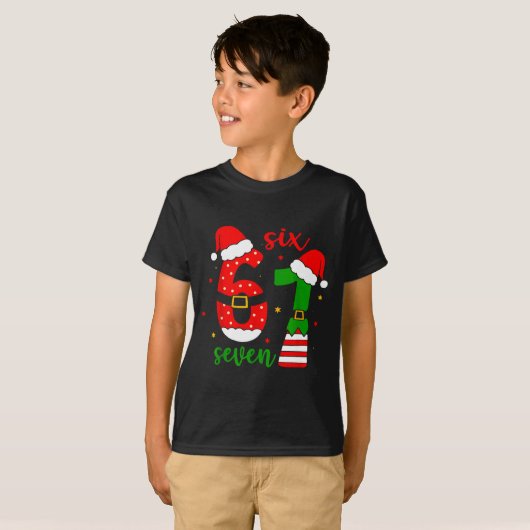 Funny Christmas Six Seven 6 7 Meme Gen Alpha Slang Tシャツ (正面フル)