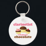Funny Clarinet キーホルダー<br><div class="desc">This funny clarinetist gift has cupcake logo and Clarinet - Will Play For Chocolate music slogan.</div>