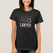 Funny COFFEE LOVING LAWYER Design Tシャツ (正面)