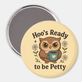 Funny Coffee Owl  Hoo’s Ready to Be Petty マグネット (正面/裏面)