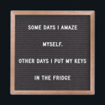 Funny Confidence Quote マグネット<br><div class="desc">Letter board with saying : "Some days I amaze myself,  other days i put my keys on the fridge."</div>
