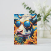 Funny Cow in Sunglasses in a Sunflower Field ポストカード (スタンド正面)