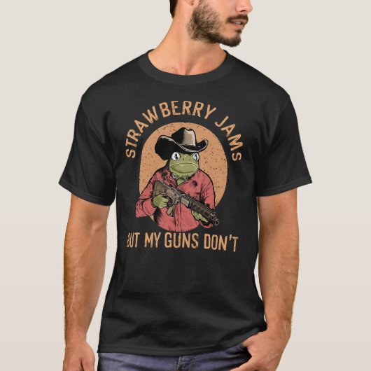 Funny Cowboy Frog Meme Strawberry Jams But My Guns Tシャツ (正面)