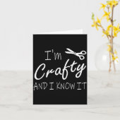 Funny Crafters Quote I'm Crafty And I Know It Craf カード (黄色い花)