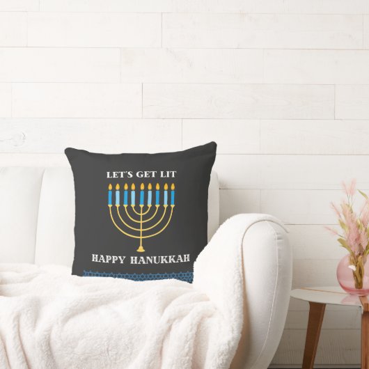 Funny Cute Blue Hanukkah Menorah Design クッション (ソファ)