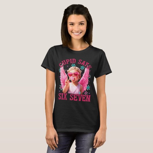 Funny Cute Cud Says Six Seven Valentine's Day 67 M Tシャツ (正面フル)