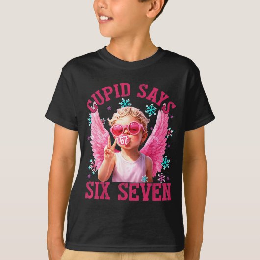 Funny Cute Cud Says Six Seven Valentine's Day 67 M Tシャツ (正面)